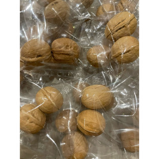 วอนัท Walnut บรรจุ 2 ลูก ของว่างสำหรับนกแก้ว สัตว์เลี้ยงฟันแ…