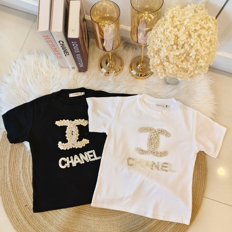 เสื้อยืดยูนิโค คอกลมตัวยาว แขนสั้นผ้ายืดเนื้อดี ปักเบรนด์ดังอะไหล่อลังการมากก