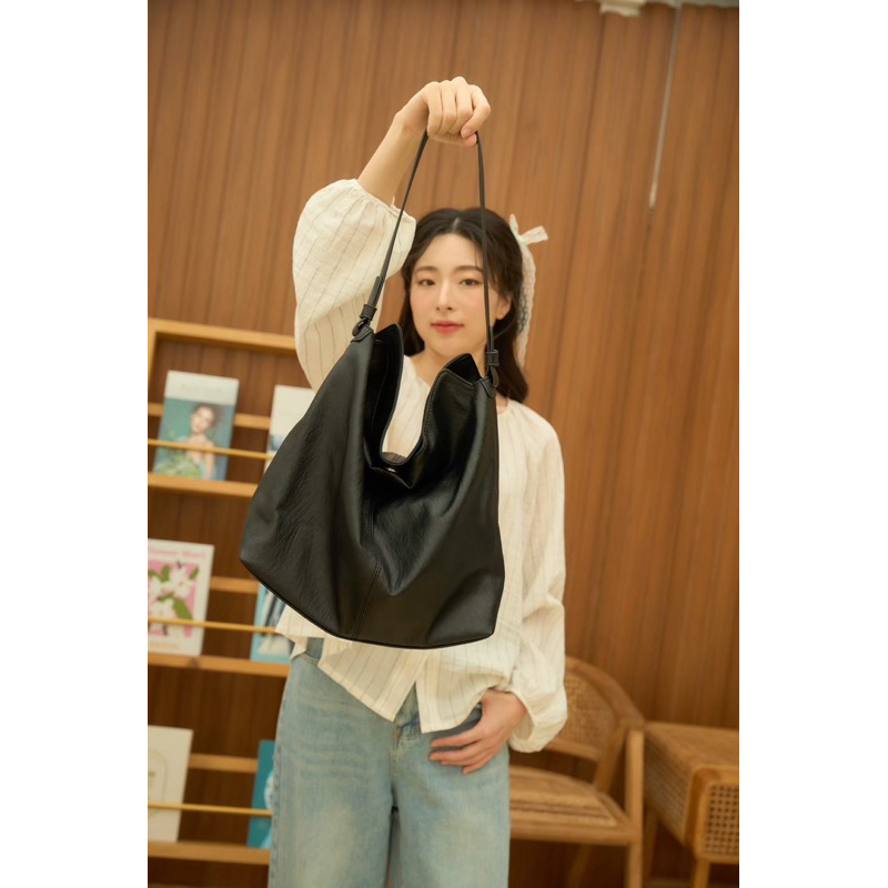 Ferry shoulder bag by MAMIL