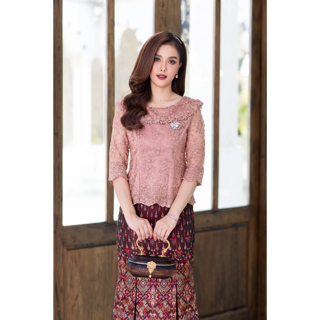 CHANIDA เสื้อลูกไม้พรีเมี่ยม ทรงคอบัว ทรงสวย งานสวยมาก มี3สี (รหัสสินค้า 1034)
