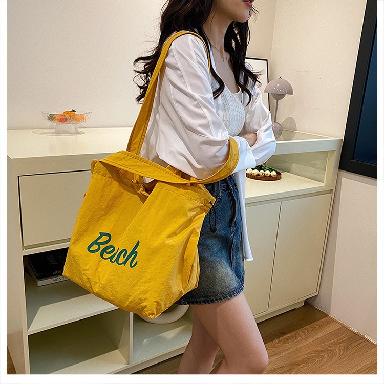 N145 ส่งจาก  กระเป๋าสะพายผ้าไนล่อน Beach  รูดปาก ขนาด 19 นิ้ว ส่วนที่ยาวสุด ราคา ถูกที่สุด ดีลบีเคเค แกลเลอรีภาพที่ 6