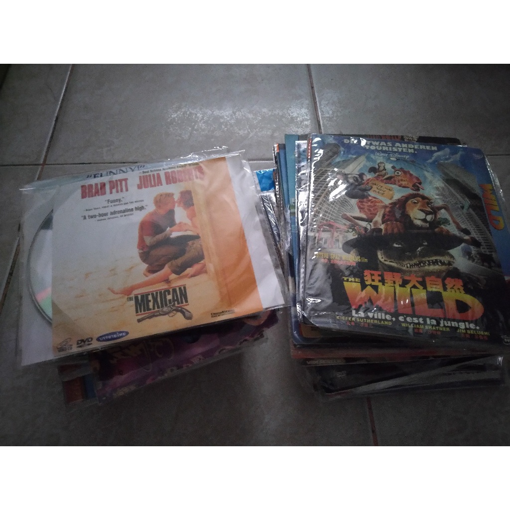 แผ่นปั้ม หนังโรง (VCD และ DVD 49 เรื่อง ราคา 299 บาท)