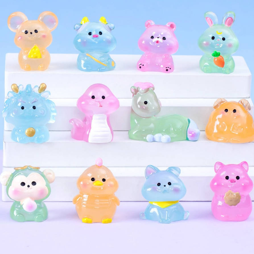 เรซิ่นเรืองแสงสัตว์สิบสองราศี (สุ่มสี 1 ชิ้น) ใช้สำหรับตกแต่งบ้าน ตกแต่งโต๊ะทำงาน เป็นของขวัญ พร้อมส่งจากไทย A045