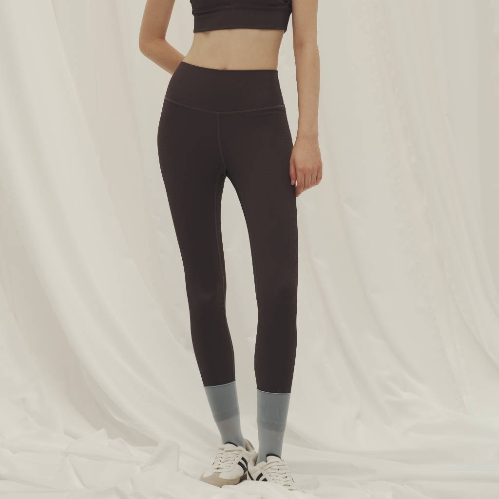 On The Blogs - Baseline Leggings in Cola (กางเกงออกกำลังกาย)