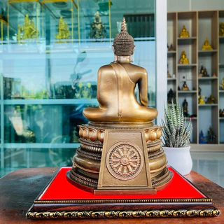 พระพุทธรูปปางมารวิชัย หรือปางชนะมาร เนื้อแร่เหล็กน้ำพี้ ขนาดฐาน7นิ้ว หน้าตัก5นิ้ว สูง10นิ้วแถมฟรีฐานรอง