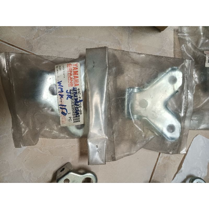 4AC-F4726-00 แผ่นยึดเบาะ Yamaha JR 120 cc.อะไหล่แท้มีของพร้อมส่ง