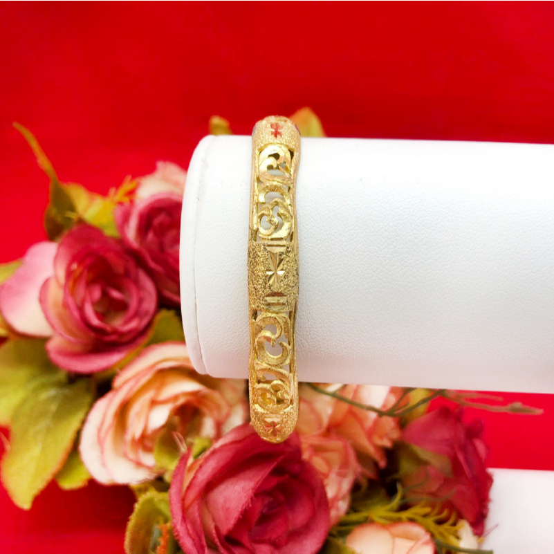 กำไลคลิปล็อคงานดิบทองเหลืองฉลุลาย เส้นผ่านศูนย์กลาง 5.5 ซม.งานดิบไม่ได้ชุบ ทองเหลืองโบราณ พร้อมส่ง