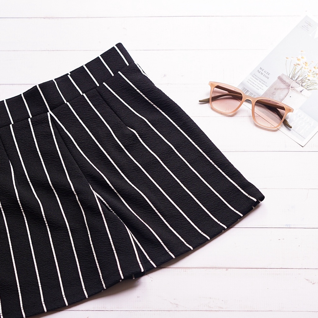 กางเกงแฟชั่น  ขาสั้นเอวสูง เอวยางยืด ผ้ายืด เนื้อผ้าใส่สบาย