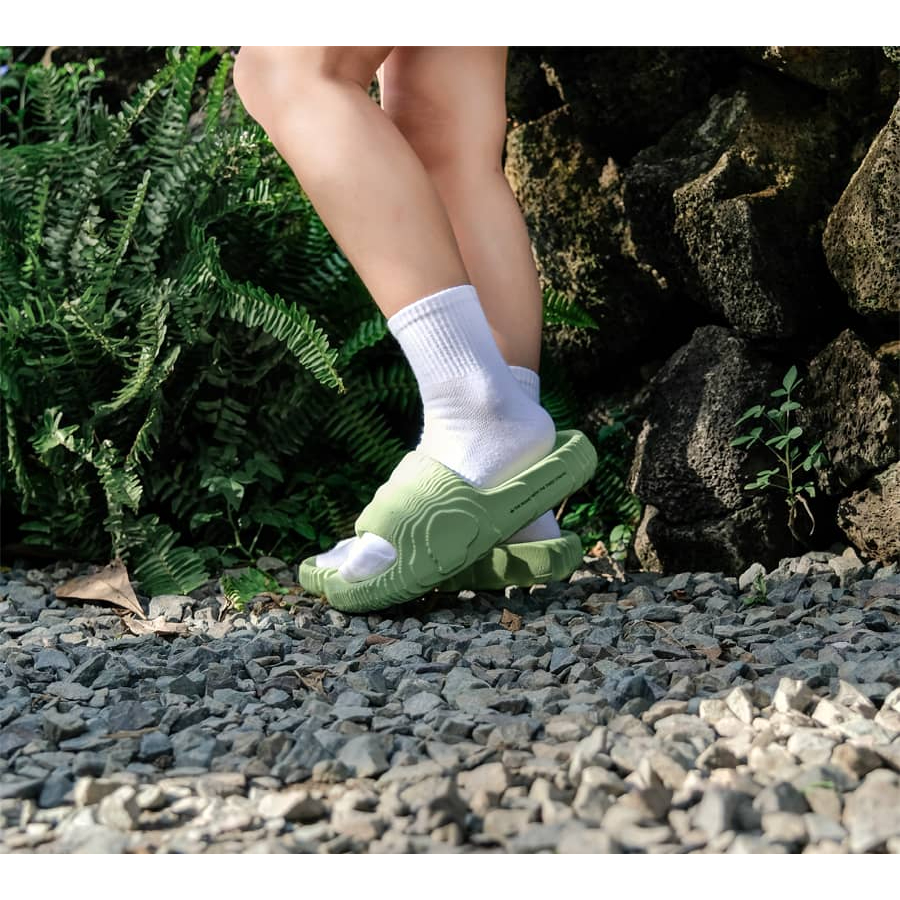 (ของแท้พร้อมส่ง) adidas รองเท้าแตะ ADILETTE 22 สี Magic Lime / Off White / Sliver Green /Light Brown ดีไซน์ล้ำ ใส่สบาย