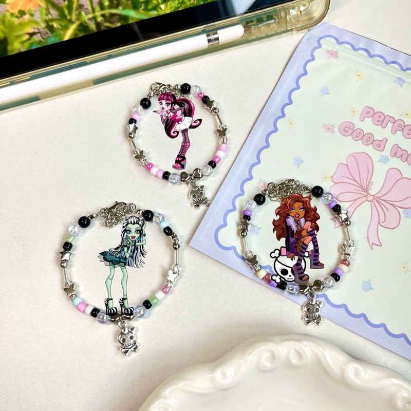 กำไลข้อมือ แฮนด์เมด มอนสเตอร์ ไฮ แก็งเพื่อน 3 คน