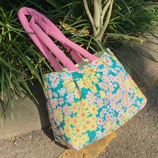 Blooming Totebag กระเป๋าผ้าลายดอกไม้นุ่มนิ่ม
