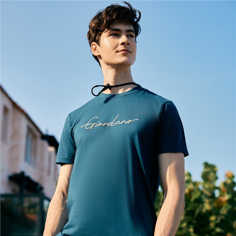 GIORDANO เสื้อยืดผู้ชาย Men's Slim Printed Tee 01093241