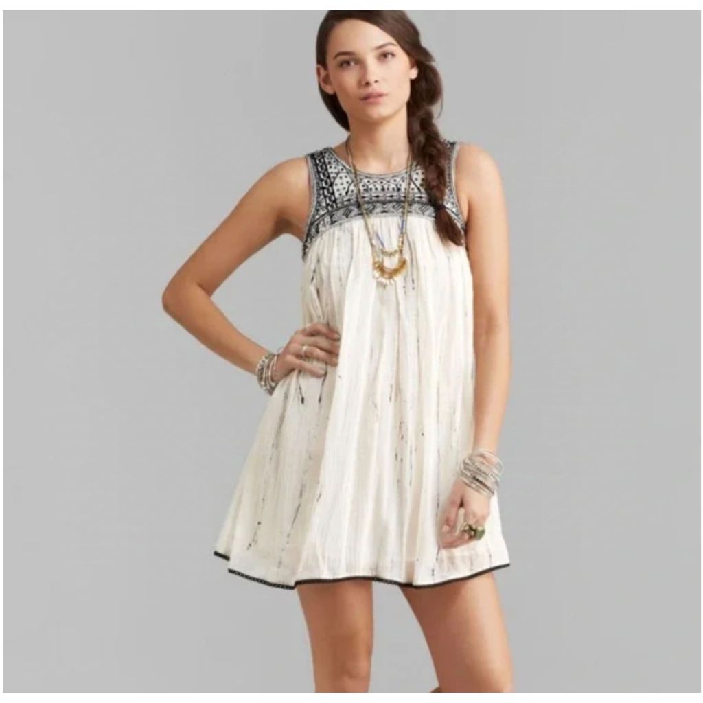 Chickwish Aztec Bib Dress Color White/Black อก 32 นิ้ว