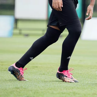 ถุงเท้าฟุตบอล ARI LONG SOCKS ของแท้ คลุมเข่า ส่งไวมาก