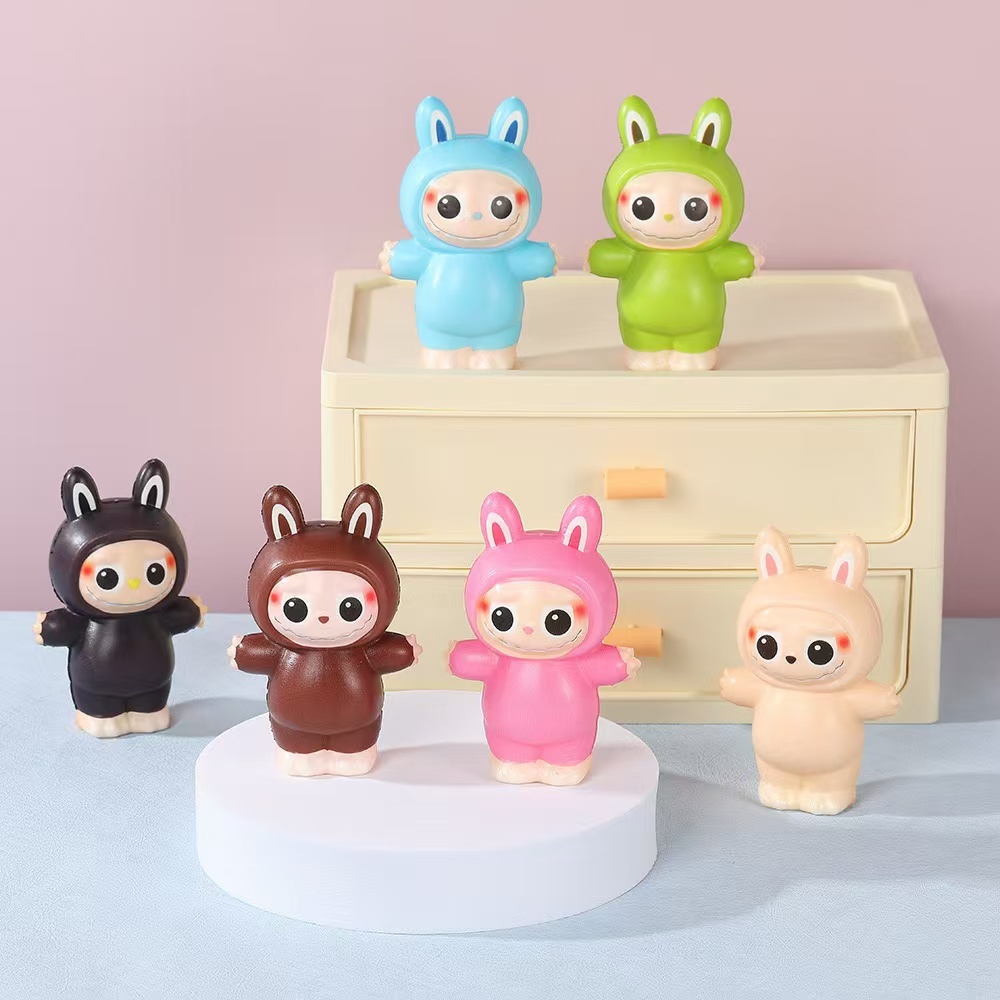 ใหม่ Labubu 12 สีจัดส่งแบบสุ่ม PU สิ่งประดิษฐ์การบีบอัดฟื้นตัวช้าของเล่นเดสก์ท็อปเครื่องประดับผู้ผลิตพร้อมสต็อก