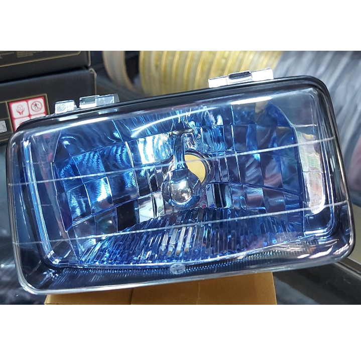 โคมไฟหน้า ไฟหน้าYAMAHA Y100 เมท100 แบนHMAแท้(มีน็อตยึดแถมให้ในกล่อง)ผลิตจากวัสดุเกรดเอเลนฟ้าตราเพรชช่วยส่องสว่างได้ดี