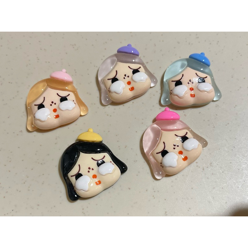 พร้อมส่ง เรซิ่นน้องcryเรืองเเสง 3cm. หลังเรียบ ยกเซต (ซีลปิดซองเรียบร้อย)