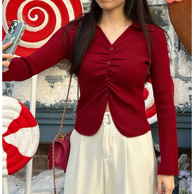 (ส่งต่อ) เสื้อแขนยาวสีแดง ป้าย uiui.hey