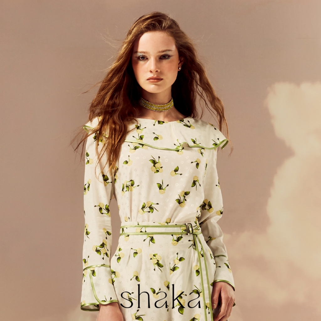 Shaka SS22 Always Bloom Blouse เสื้อเข้ารูป คอปาด BL-S220315