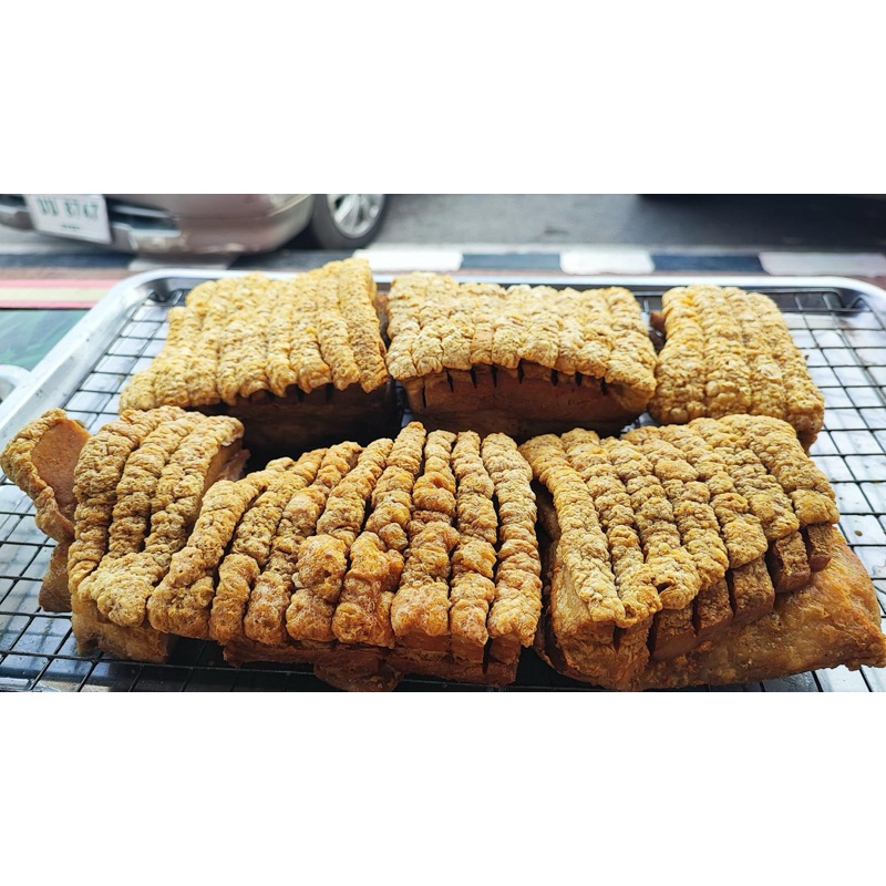 หมูกรอบ แสนอร่อย พร้อมรับประทาน!!! กรอบฟันแตก ทอดสดใหม่ทุกวัน มีหน้าร้าน ครับ❤️