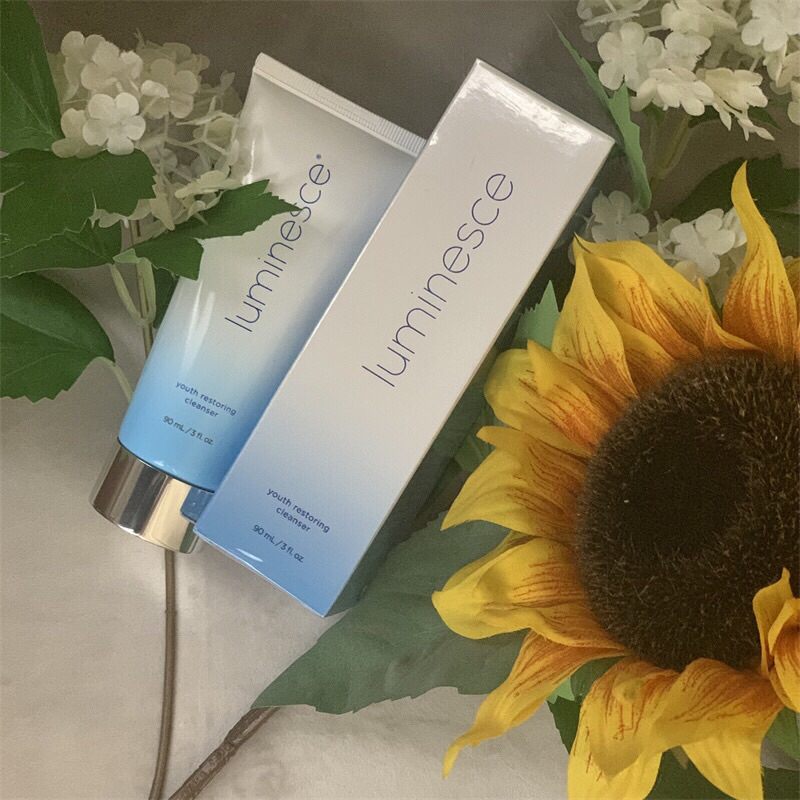 💛 Jeunesse Luminesce Youth Restoring Cleanser💜