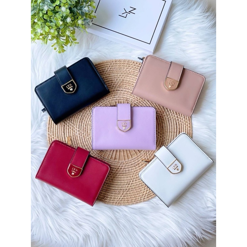 กระเป๋าสตางค์ใบกลางลิน Lyn งานแท้Outlet  คอลเลคชั่นใหม่