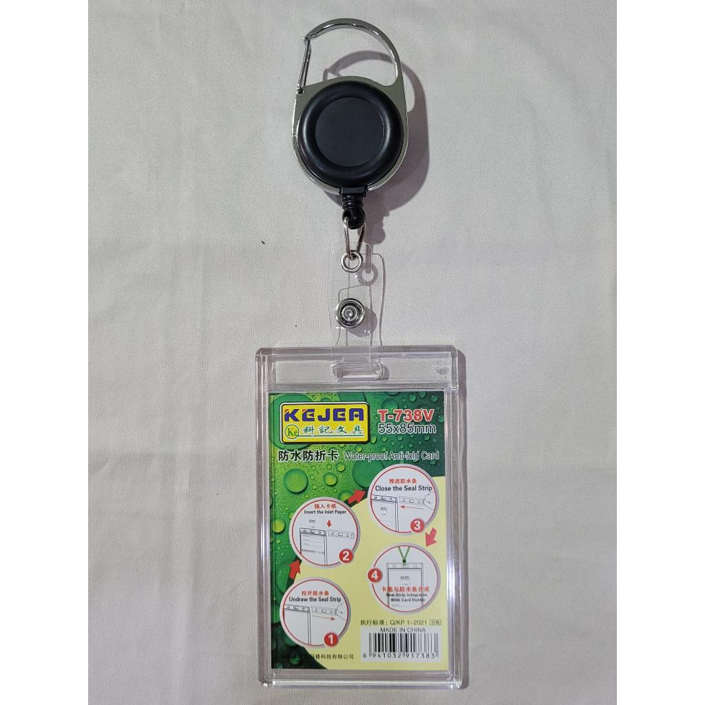 T-738 กรอบอะครีลิคใสใส่บัตรพนักงาน บัตรนักเรีน แนวตั้ง สไลด์ด้านบนใส่บัตร พร้อม Yoyoทรงกลม มีห่วงคล้องด้านบน (แพ็ค 1ชุด)