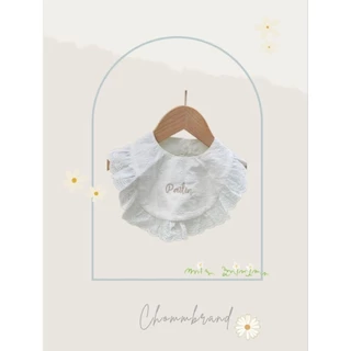 ผ้ากันเปื้อนลายลูกไม้ปักชื่อ