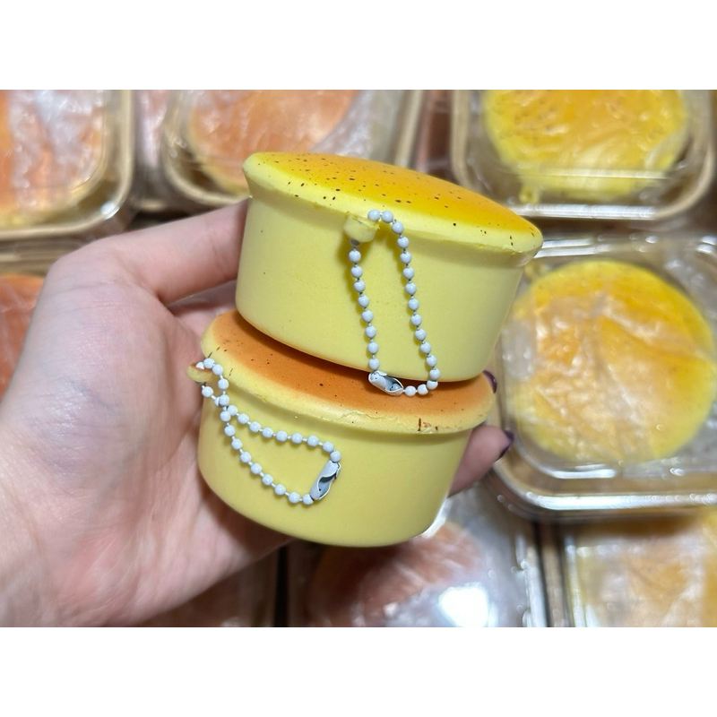 สกุชชี่ชีสพุดดิ้งเค้กพร้อมถาด