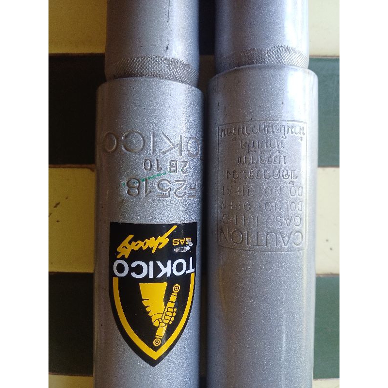 โช๊คอัพTOKICO nissan big m