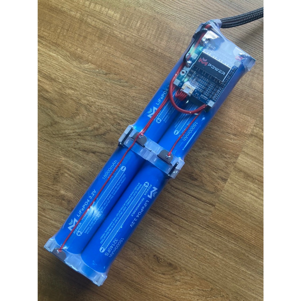 แบตเตอรี่ ฟอสเฟต 4s  30ah 12.8 - 14.6v แถมที่ชาร์ท