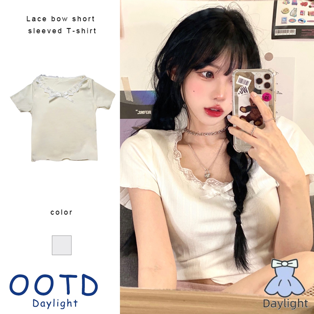 เสื้อยืดแขนสั้นโบว์ลูกไม้ผู้หญิงออกแบบเสื้อยืดสั้นกระชับสัดส่วน Sense Chic Top DL