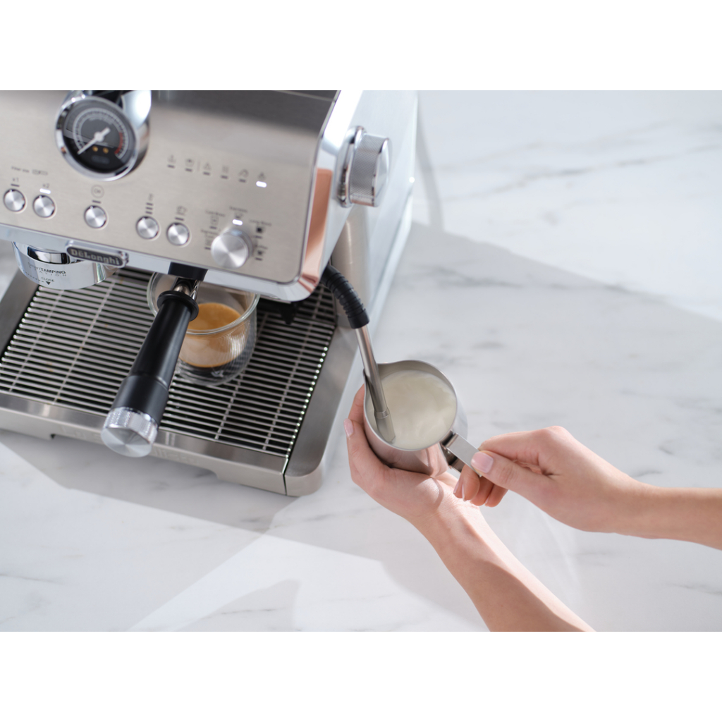 De’Longhi เครื่องชงกาแฟเอสเพรสโซ่พร้อมนวัตรกรรมการสกัดเย็น La Specialista Opera รุ่น EC9555.M ราคา ถูกที่สุด ดีลบีเคเค แกลเลอรีภาพที่ 8