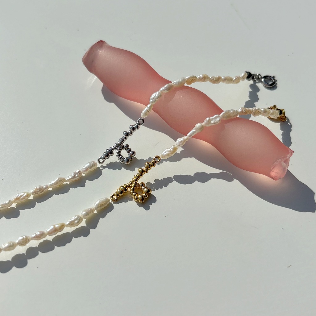 play.palette - Twirly pearl bracelet