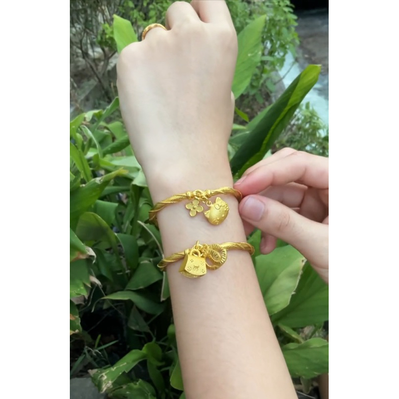 กำไลไฟห้อยจี้ สวยทน วัดจากขอบในกำไรศูนย์กลาง 5.5 เซนต์ สล้างได้ อายุการใข้งานนาน ฟรีน้ำยาล้าง