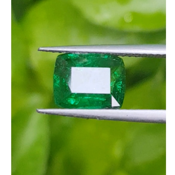 พลอย ซาโวไรท์ Tsavorite Garnet 沙弗 2.33กะรัต (Cts.克拉) ดิบ Unheated. 未加热的 VS.