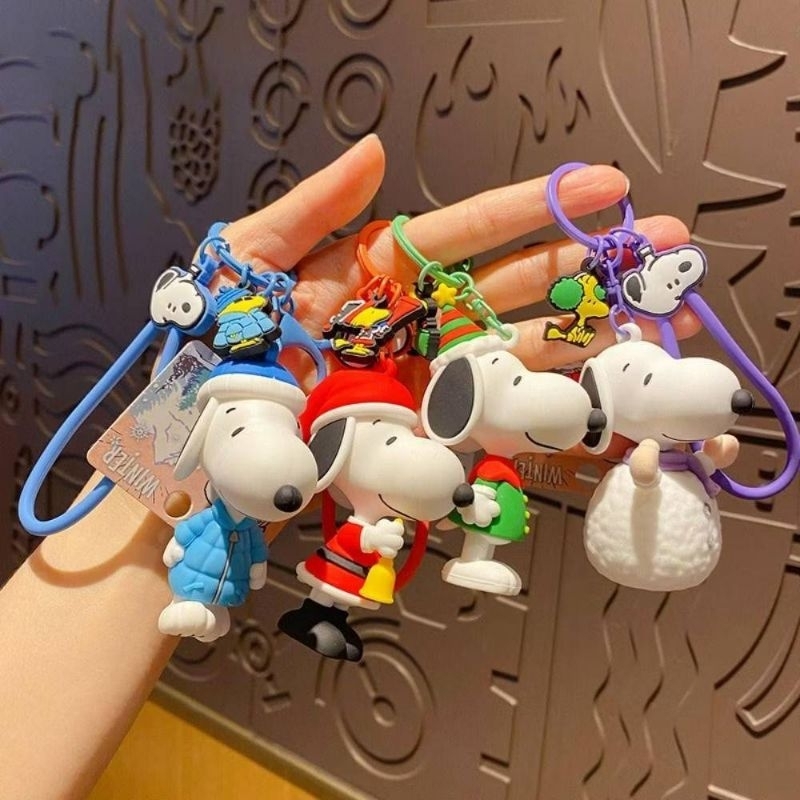 พวงกุญแจสนู๊ปปี้​ ต้อนรับคริสต์มาส​ สินค้าลิขสิทธิ์​แท้​ น่ารักทุกแบบ​ มี​ 4 แบบ​ ราคาชิ้นละ 139 บาท