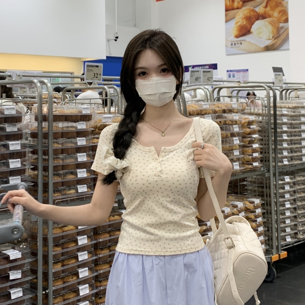 QY.Shop⭐️พร้อมส่ง เสื้อครอปเเขนสั้นสีนวลลายดอกไม้ สไตล์เกาหลี สินค้าราคาพิเศษ⭐️”232-T” ราคา ถูกที่สุด ดีลบีเคเค แกลเลอรีภาพที่ 6