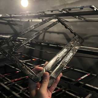 กรอบป้ายทะเบียนหุ้มคาร์บอนแท้ CARNIVAL #CARNIVAL