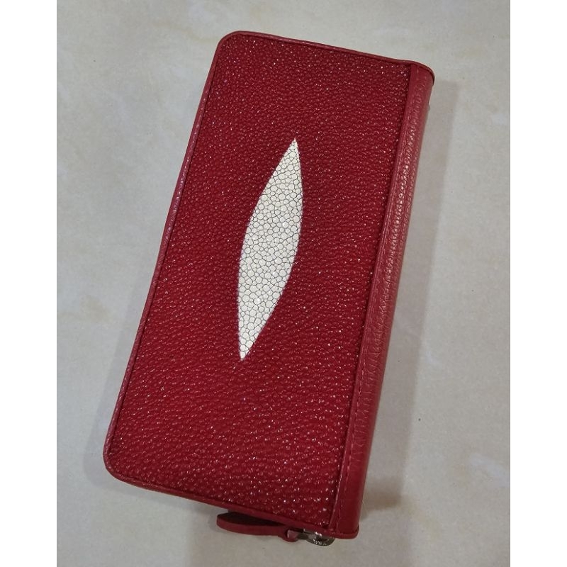 พร้อมส่ง กระเป๋าหนังปลากระเบนซิปรอบ สีแดงสด สีสวย