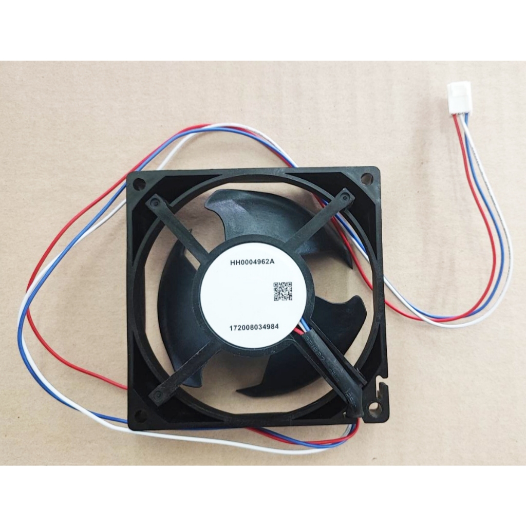 HH0004962A พัดลมอินเวอร์เตอร์ตู้เย็นฮิตาชิ  ขนาด 3.5x3.5"นิ้ว (9x9 cm) 3สาย แจ็คเสียบตรงรุ่น ใช้ได้หลายรุ่น