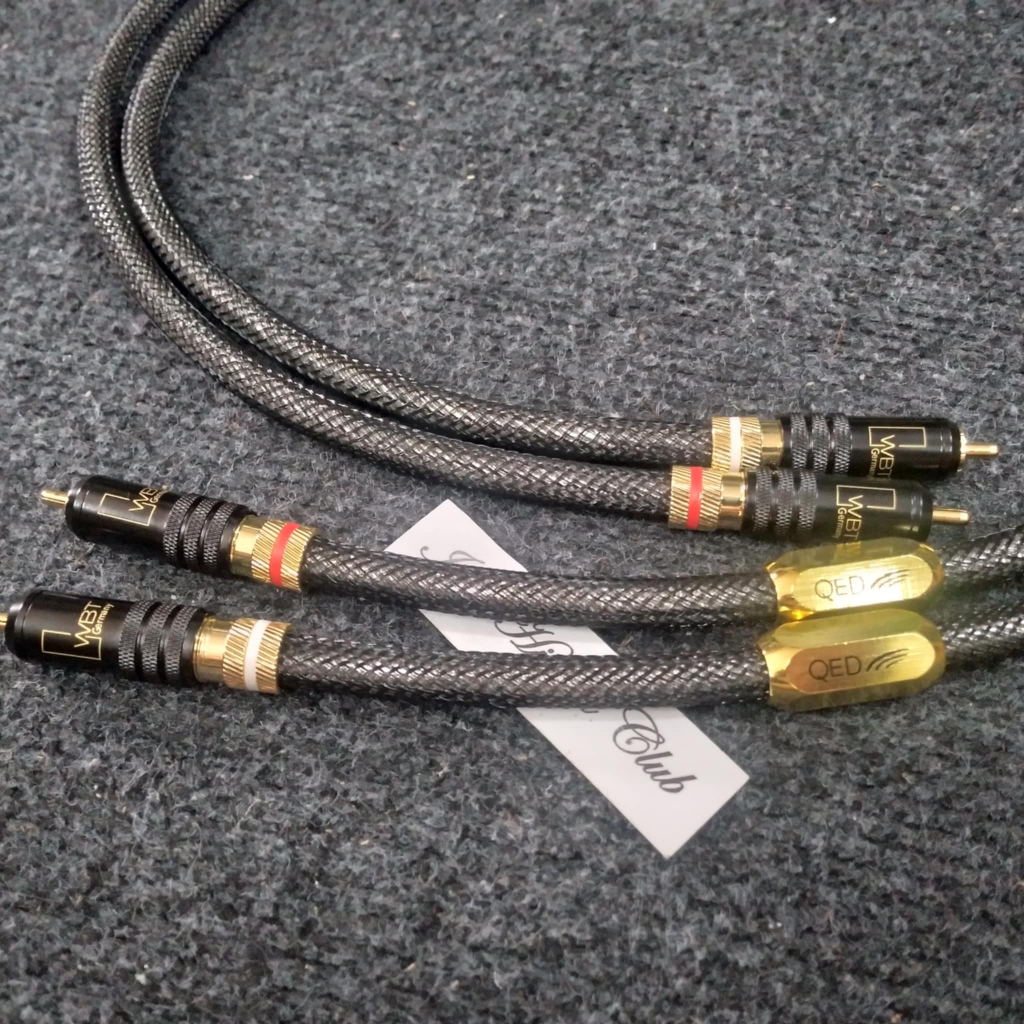 สายสัญญาณ RCA QED Signature Series   รุ่นท็อปพร้อมใช้งาน ราคาต่อ 2 เส้น สามารถเลือกความยาวได้