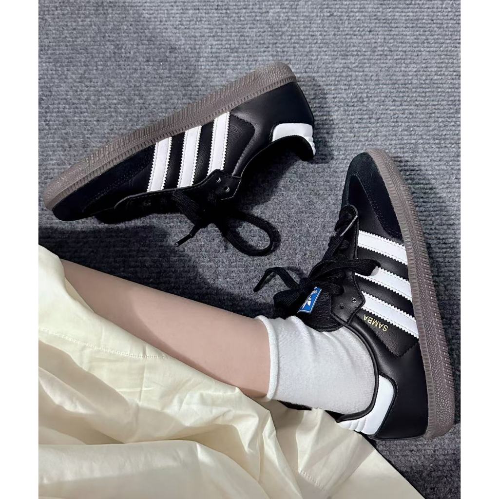 Adidas originals SAMBA แฟชั่นร้อยสบายน้ำหนักเบาสวมใส่ป้องกันการลื่นไถลรองเท้าบอร์ดต่ำ Unisex แท้ 100%