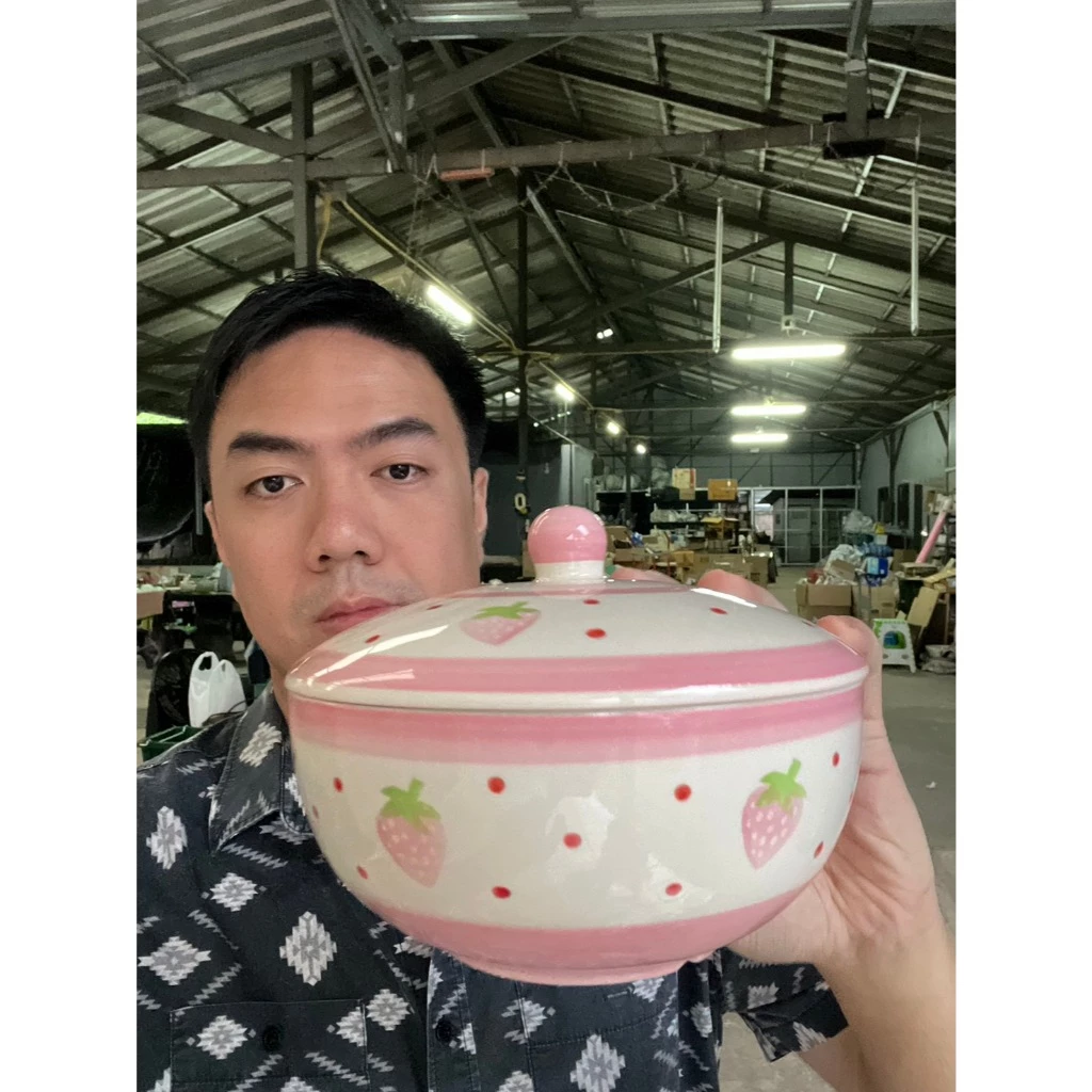ถ้วยฝาปิดเซรามิก ลายสตอเบอรี่ชมพู (เข้าไมโครเวฟได้) เนื้อเซรามิคคุณภาพดี ปลอดภัย ออกใบกำกับภาษีได้