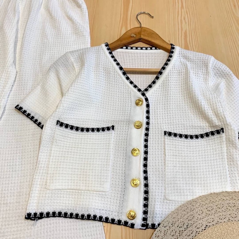 LILY ชุดเซ็ต 2 ชิ้น[เสื้อ+กางเกง] งานนำเข้าผ้าไหมพรมสวยพรีเมี่ยม ตัดขอบเพิ่มความลัคชู แมทช์กันอย่างลงตัว แนะนำเลยค่า - รูปที่ 4