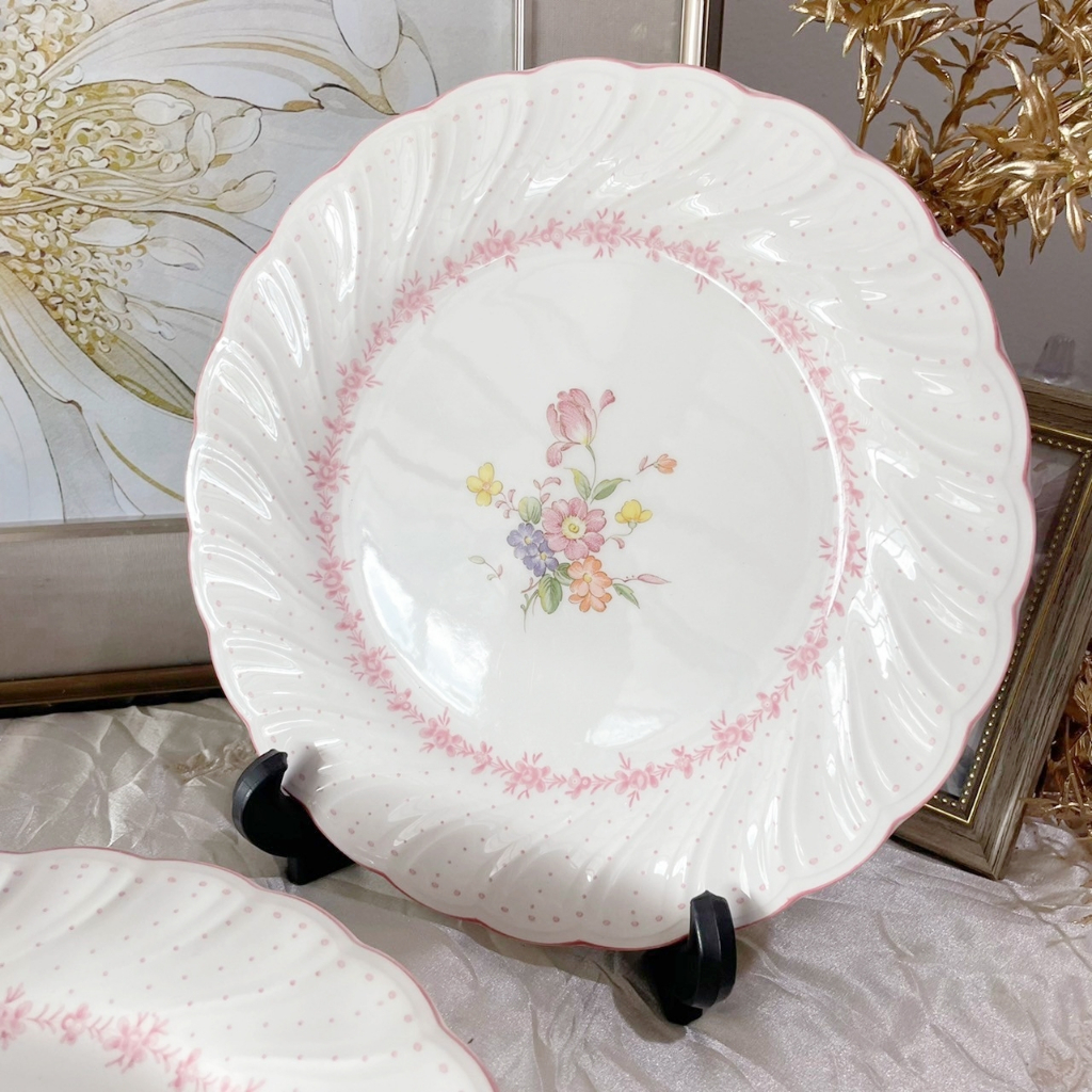 จานข้าว Nikko japan สีชมพูหวานสวย ไม่ผ่านการใช้งานค่ะ ขนาด H 2 cm  W 24 cm