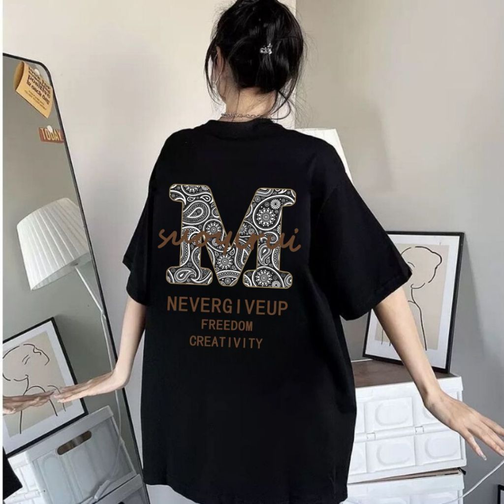 TeeTwoOne สไตล์อเมริกันวินเทจ เสื้อวินเทจ"M" พิมพ์ลาย COTTON ผ้าฝ้ายใส่สบาย unisex จัดส่งจากประเทศไทย