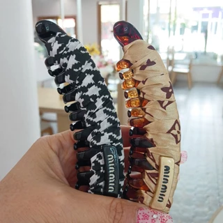 [B052] Banana clip korean กิ๊บหนีบรวบผมทรงกล้วยสำหรับรวบผมหนา กิ๊บผ้าซาตินลายแบรนด์มี 16 ลาย ติดผมทรงหางม้าแน่นอยู่ทรง