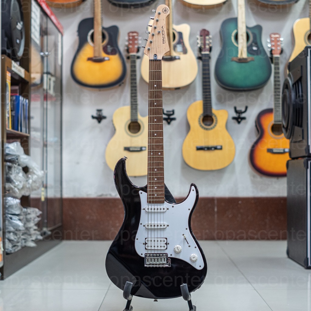 กีตาร์ไฟฟ้า Electric Guitar Yamaha Pacifica 012 มือสอง ของแท้ สภาพใหม่ สีดำ