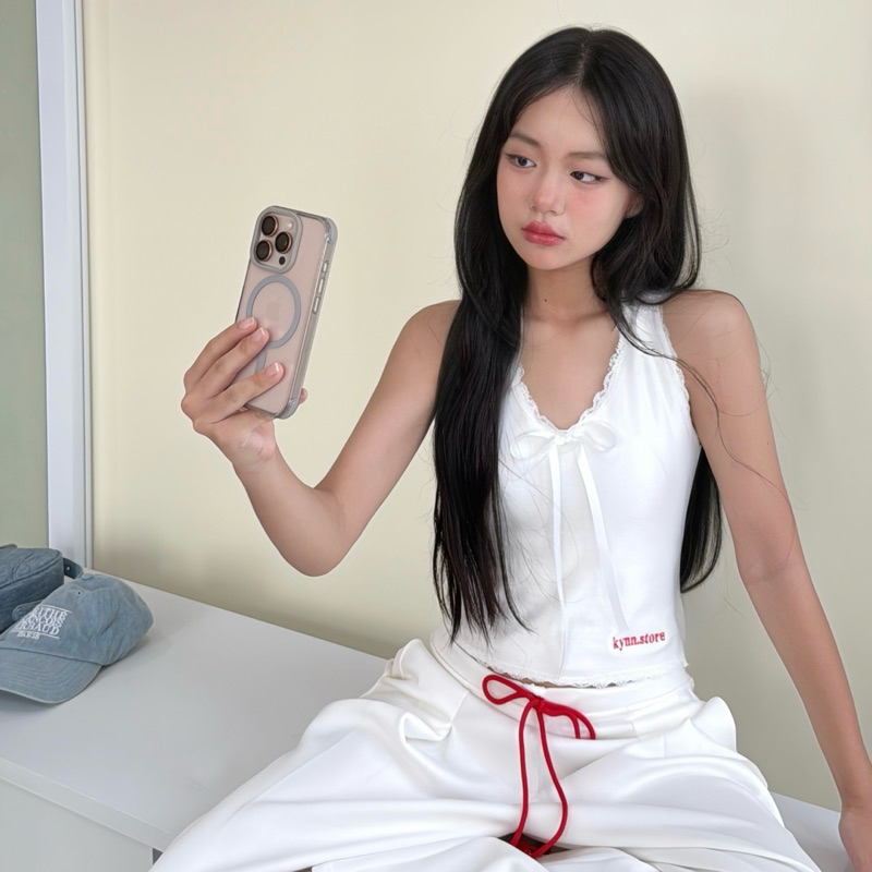 Ronnie Top เสื้อคล้องคอสีขาว